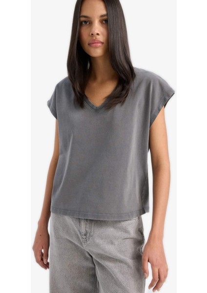 Regular Fit V Yaka Basic Düz Premium Kolsuz Tişört E5486AX25SP modelleri