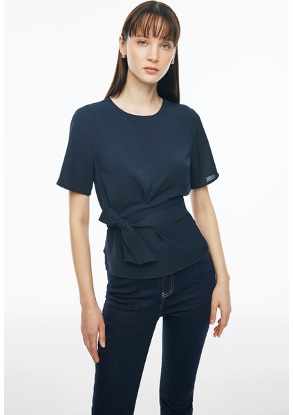 Elonias Regular Fit Sıfır Kol Bisiklet Yaka Lacivert Renk Kadın Bluz