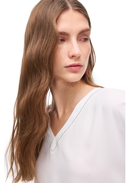 Beyaz Ametist Rahat Kalıp V-Yaka Bluz fırsatları