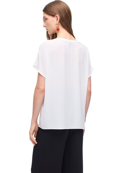 Beyaz Ametist Rahat Kalıp V-Yaka Bluz indirimleri