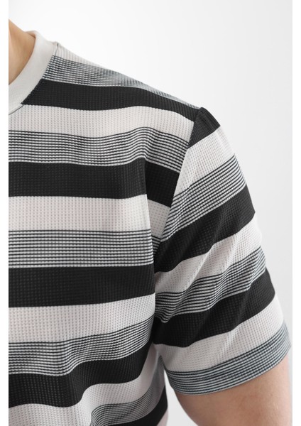 Siyah Bisiklet Yaka Çizgili Erkek T-Shirt E7118 fırsatları