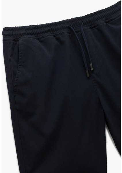 Viskon Karışımlı Cep Detaylı Bermuda Slim Fit Beli Bağcıklı Şort