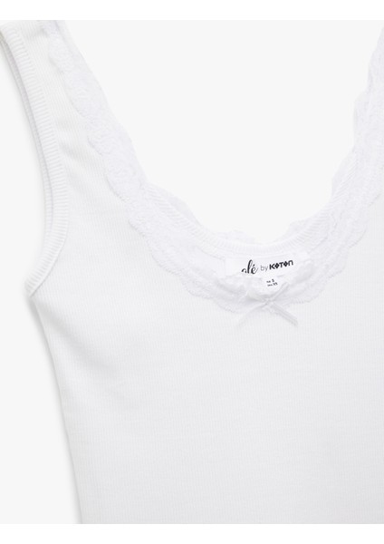 Dantel Detaylı Fiyonklu U Yaka Kolsuz Slim Fit Bluz modelleri
