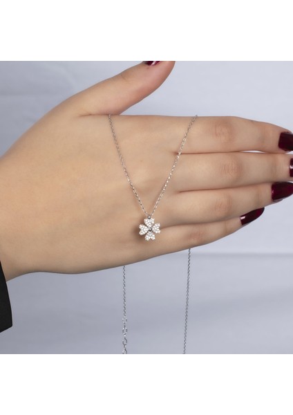 Beyaz Yonca Gümüş Kolye NUR-KY03183 fırsatları