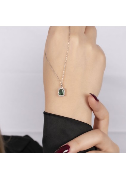 Yeşil Baget Gümüş Kolye NUR-KY03162 fiyatları