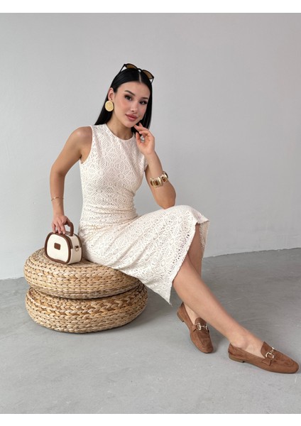 ELB-01748 Krem Rengi Sıfır Kol Bisiklet Yaka Ajur Elbise