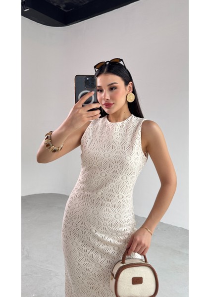 ELB-01748 Krem Rengi Sıfır Kol Bisiklet Yaka Ajur Elbise