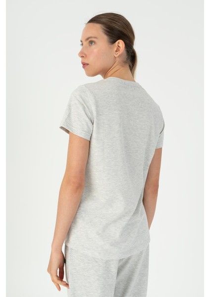 Regular Kadın V Yaka Kısa Kol Ekru T-shirt 23128 fiyatları