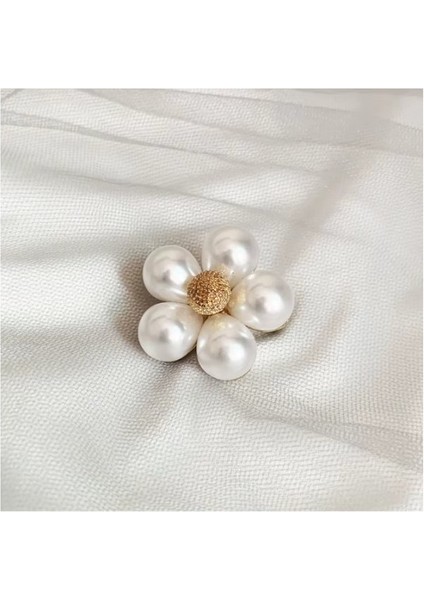Pearly Grace Çiçek Broş