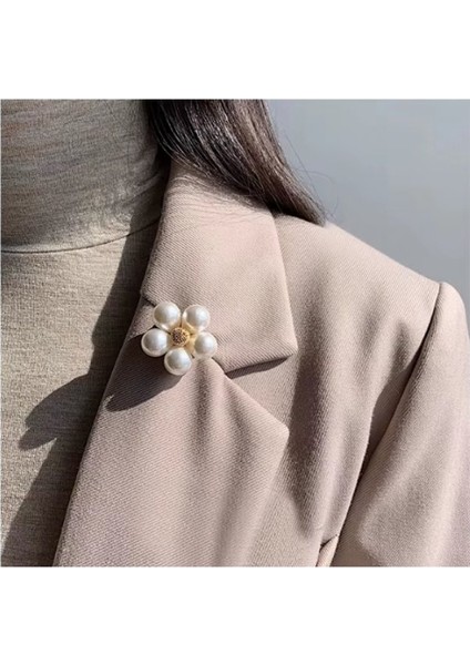 Pearly Grace Çiçek Broş