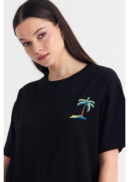 Siyah Nakış Detaylı Oversize Tişört 2150-16 fırsatları