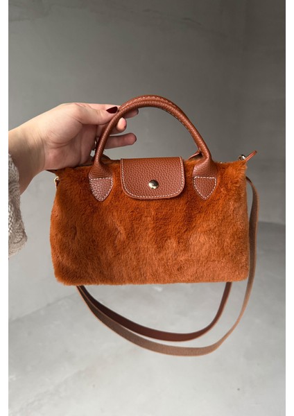 ÇNT-3011 Taş Rengi Peluş Kumaş Kapaklı Mini Boy El ve Omuz Çantası