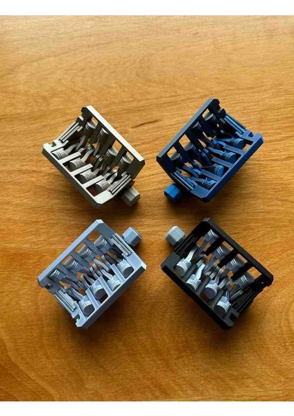 Hareketli V8 Motor Maketi