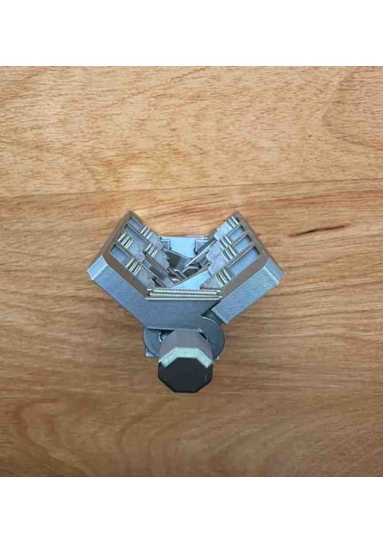 Hareketli V8 Motor Maketi