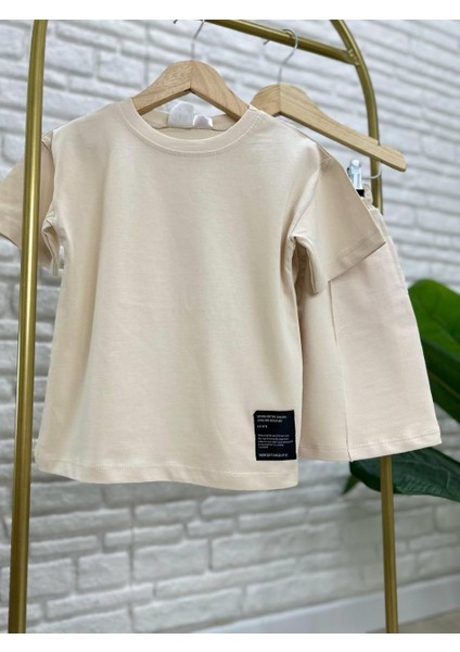 Çocuk Pamuklu Ekru Slogan Detaylı T-Shirt ve Şort Takım – Minimal Tarz