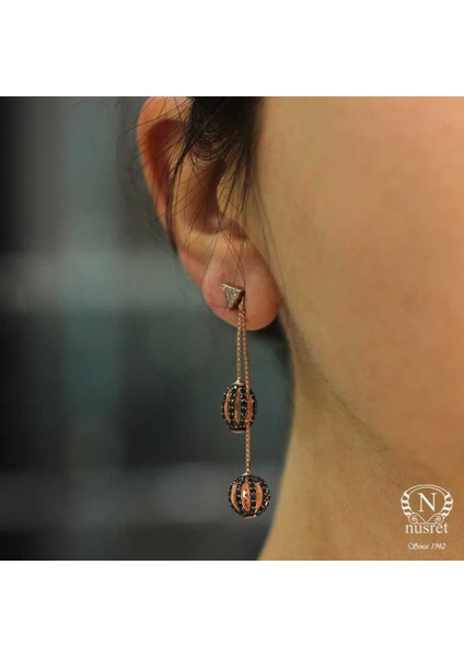 925 Ayar Rose Gümüş Yuvarlak ve Oval Siyah Taşlı Top Sallantılı Çivi Küpe