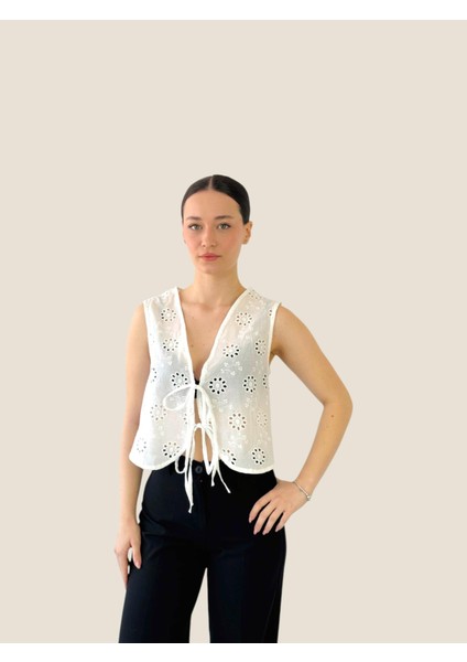 Önden Bağcıklı Yelek Bluz Üst Kadın Beyaz fiyatları