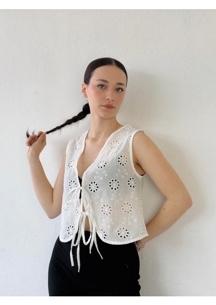 Önden Bağcıklı Yelek Bluz Üst Kadın Beyaz modelleri