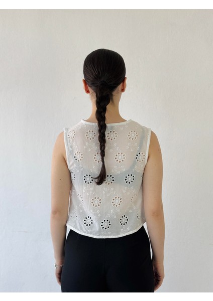 Önden Bağcıklı Yelek Bluz Üst Kadın Beyaz fırsatları