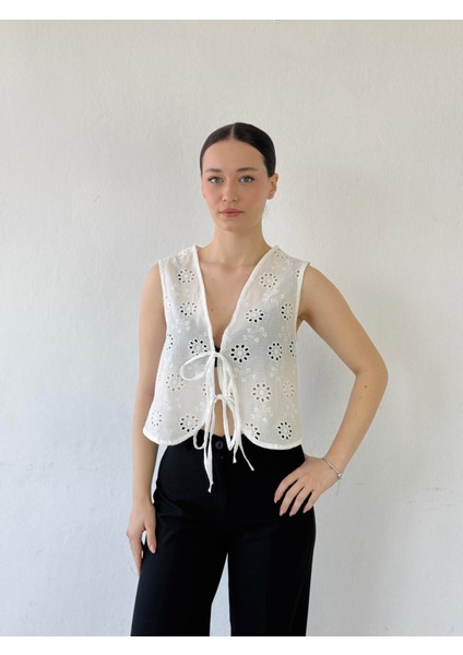 Önden Bağcıklı Yelek Bluz Üst Kadın Beyaz indirimleri