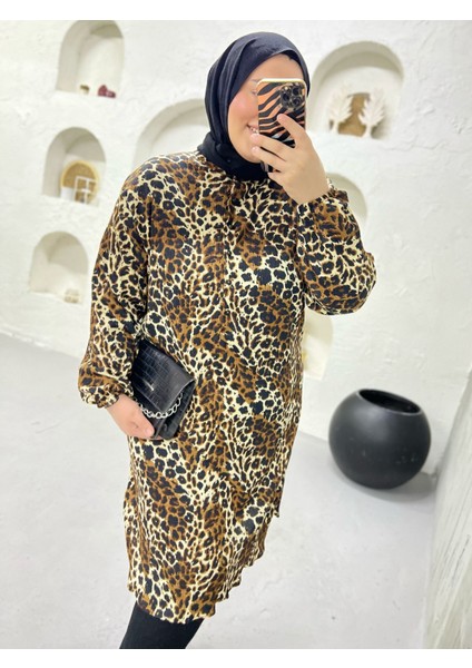 Büyük Beden Açık ve Tesettürlü Bayanlarımıza Uygun Diz Boyu Leopar Desenli Tunik