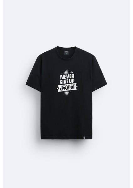 Never Give Up Baskılı Bisiklet Yaka Normal Kalıp Siyah Tişört T-Shirt