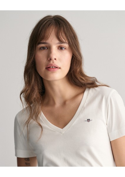 Kadın Beyaz Regular Fit V Yaka T-Shirt 4200750.110