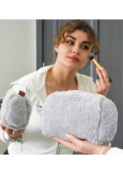Legosh Fermuarlı Peluş Makyaj Çantası (Uzun Tüylü) – Kadınlar Için En Yeni Makyaj Çantası