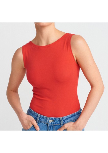 Kayık Yaka Kolsuz Basic Body