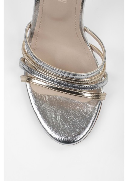 Kadın Kiara Gümüş Altın Parlak Topuklu Ayakkabı fırsatları