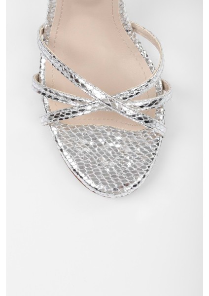 Kadın Jessie Gümüş Yılan Desenli Topuklu Ayakkabı fırsatları