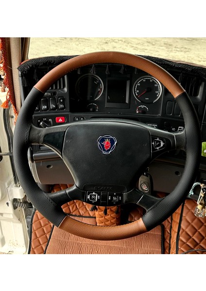 Dikişli Direksiyon Kılıfı Taba Deri Siyah Deri Siyah Dikişli Scania (Fotoğraftaki Direksiyon Için)