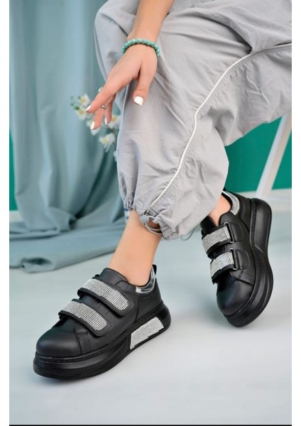 Cırt Cırtlı Dolgu Topuk Spor Ayakkabı Cilt Siyah Topuk Boyu 4 cm