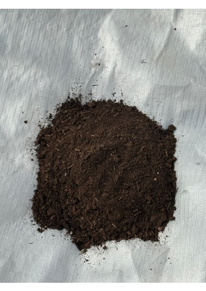 Bevbotanik %100 Yanmış Elenmiş Hayvan Gübresi Süper Çim Çıkarıcı 5 LT