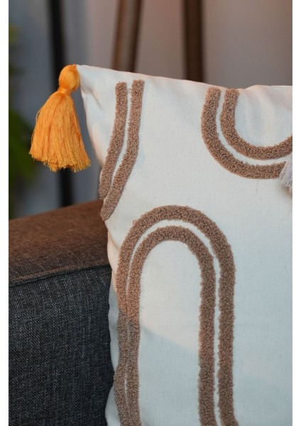 Püsküllü Bej Punch Panç Nakışlı Kırlent Kılıfı 43 x 43 cm fırsatları