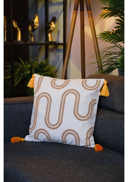 Püsküllü Bej Punch Panç Nakışlı Kırlent Kılıfı 43 x 43 cm indirimleri