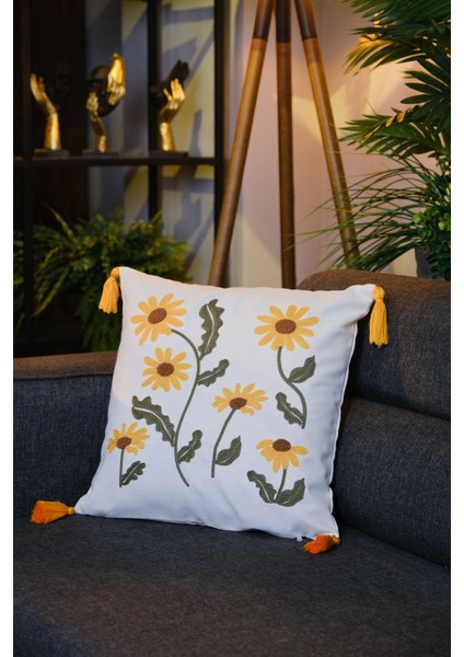 Püsküllü Bej Punch Panç Nakışlı Kırlent Kılıfı 43 x 43 cm