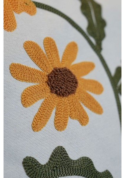 Püsküllü Bej Punch Panç Nakışlı Kırlent Kılıfı 43 x 43 cm fırsatları