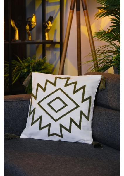 Püsküllü Bej Punch Panç Nakışlı Kırlent Kılıfı 43 x 43 cm