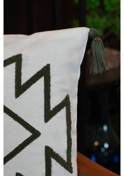 Püsküllü Bej Punch Panç Nakışlı Kırlent Kılıfı 43 x 43 cm fiyatları