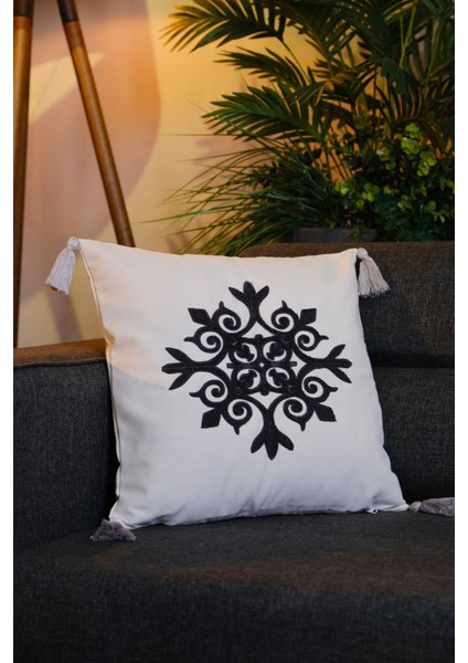 Püsküllü Punch Panç Nakışlı Kırlent Kılıfı Lacivert 43 x 43 cm fırsatları