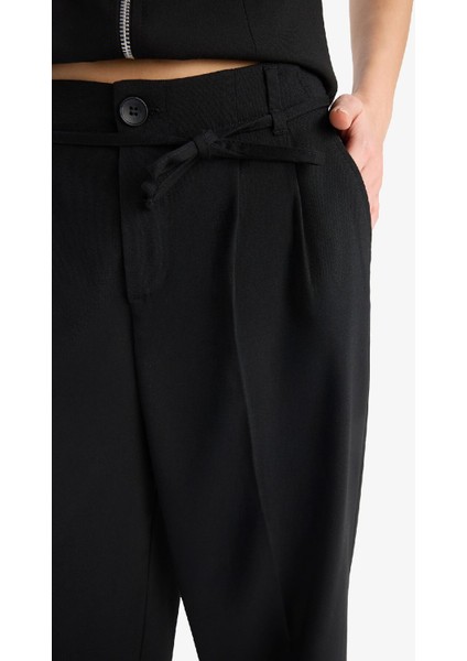 Afra x Defacto Wide Leg Kumaş Pantolon Üç Cepli Normal Bel Standart Boy E5970AX25SP