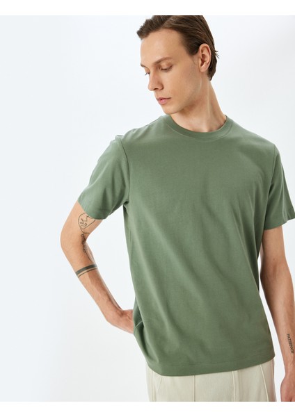 Pamuklu Bisiklet Yaka Regular Fit Kısa Kollu Basic Tişört
