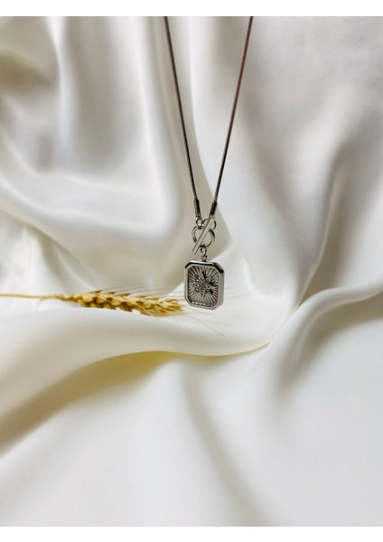 Yıldız Zirkon Taşlı Dikdörtgen Çelik Kadın Kolye | Modern ve Şık Detaylı Zincir