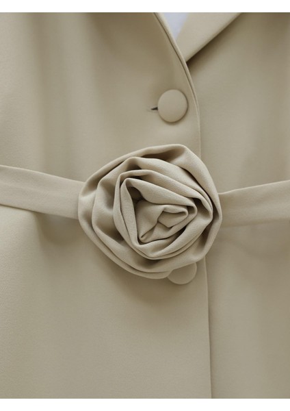 Kemeri Gül Detaylı Kruvaze Yaka Ceket Pantolon Takım modelleri