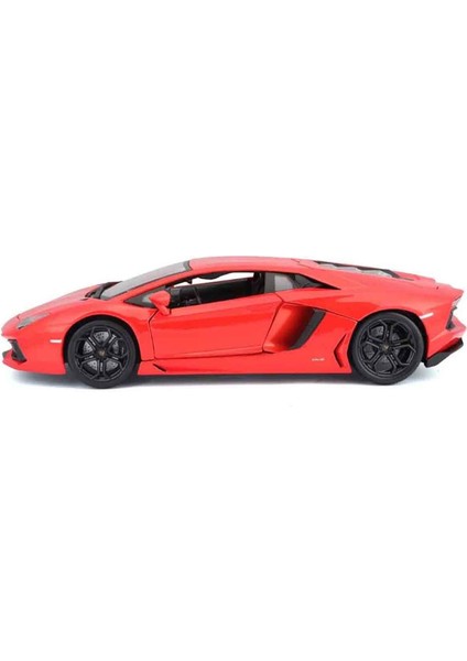 Lamborghini Aventador LP700-4 Model Araba: 1:18 Ölçekte Hız ve Zarafet Bir Arada! fırsatları