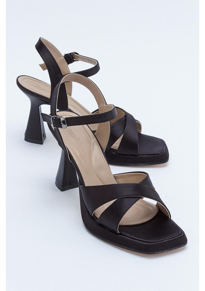 Çapraz Bantlı Platformlu Kadın Topuklu Sandalet SİYAH SATEN