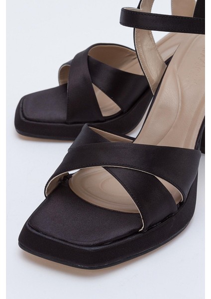 Çapraz Bantlı Platformlu Kadın Topuklu Sandalet SİYAH SATEN modelleri