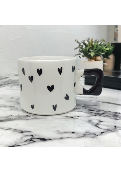 Minimalist Siyah Kalp Desenli El Yapımı Doğal Seramik Kalp Kupa / Mug - Çay & Kahve Fincanı