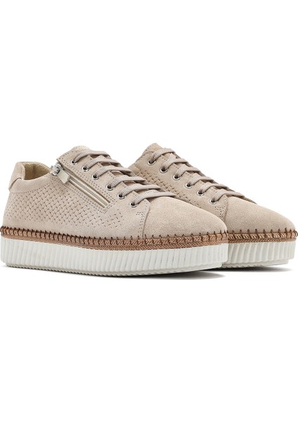 Kadın Bej Bağcıklı Kalın Tabanlı Süet Deri Sneaker 25SFD501810